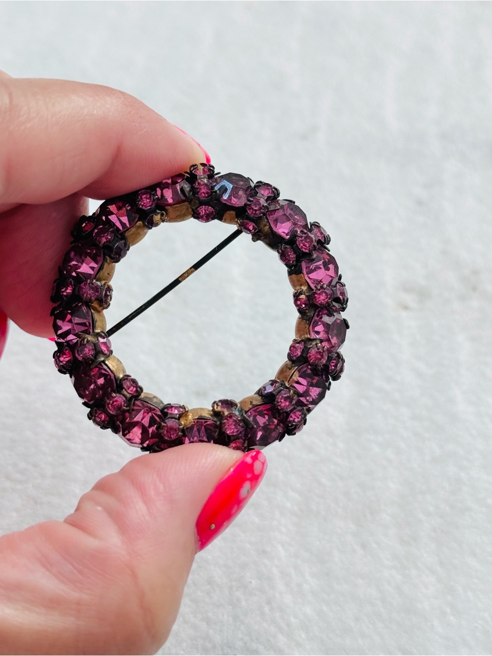 Vintage Signed Warner Crystal Wreath Brooch - Picture 9 of 11